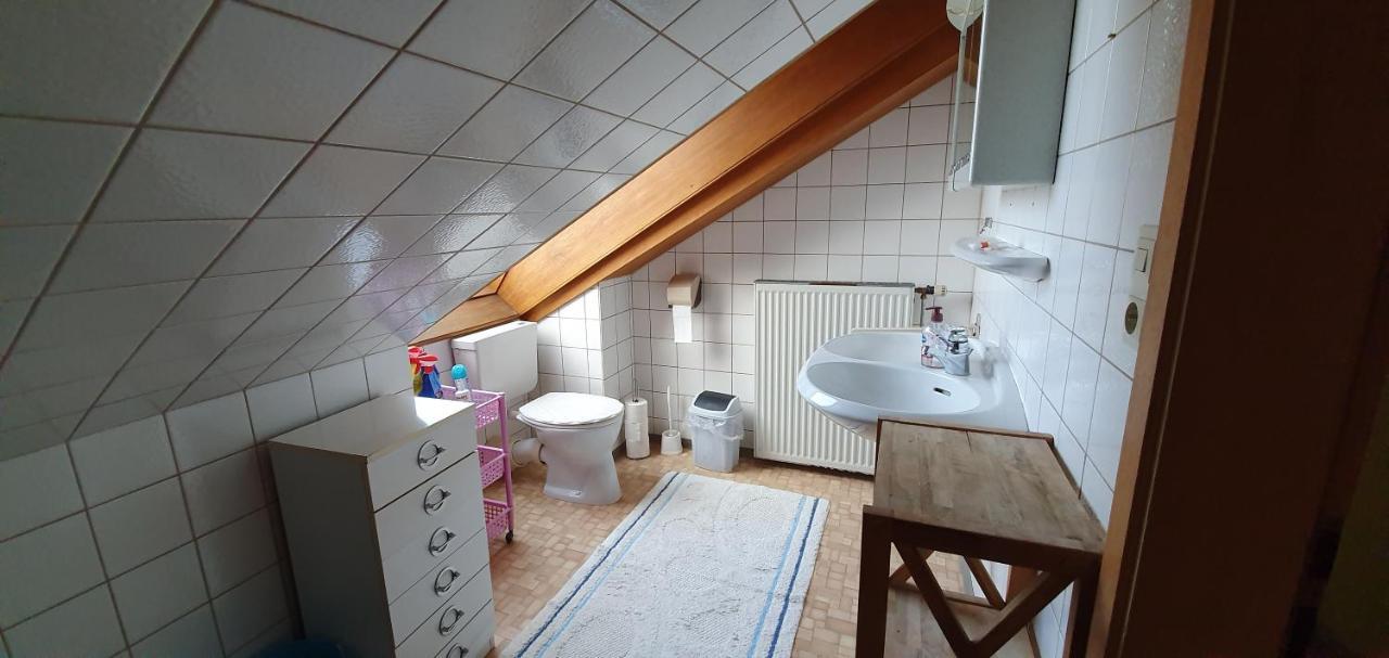 Sonnige Ruhige Dachzimmer Inkl Wifi Plus Kaffee Mit Wg Dusche Und Neuer Kueche レラハ エクステリア 写真