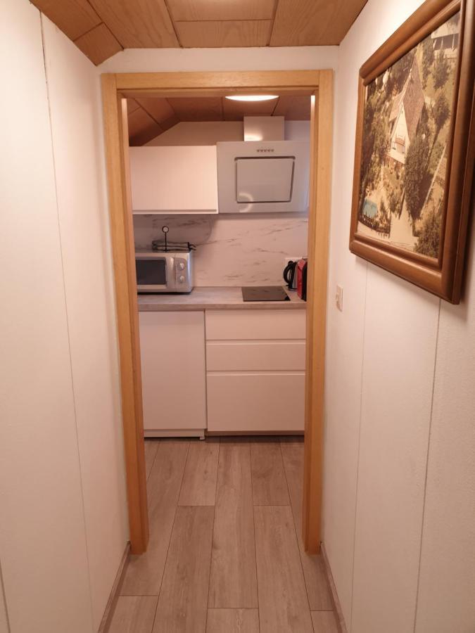 Sonnige Ruhige Dachzimmer Inkl Wifi Plus Kaffee Mit Wg Dusche Und Neuer Kueche レラハ エクステリア 写真