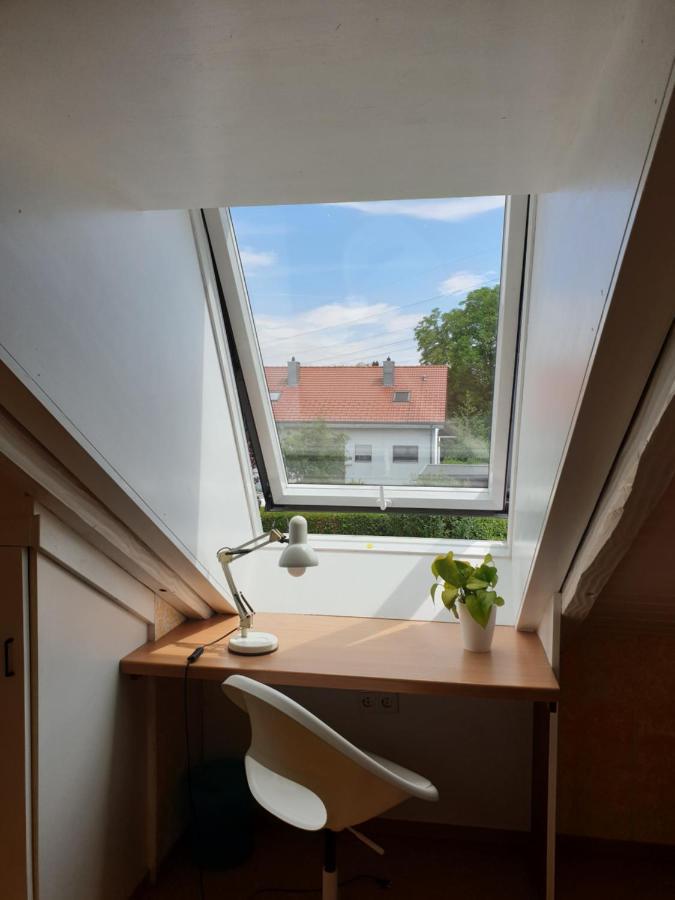 Sonnige Ruhige Dachzimmer Inkl Wifi Plus Kaffee Mit Wg Dusche Und Neuer Kueche レラハ エクステリア 写真